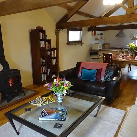 Glanhenwye Courtyard Cottages Glasbury エクステリア 写真