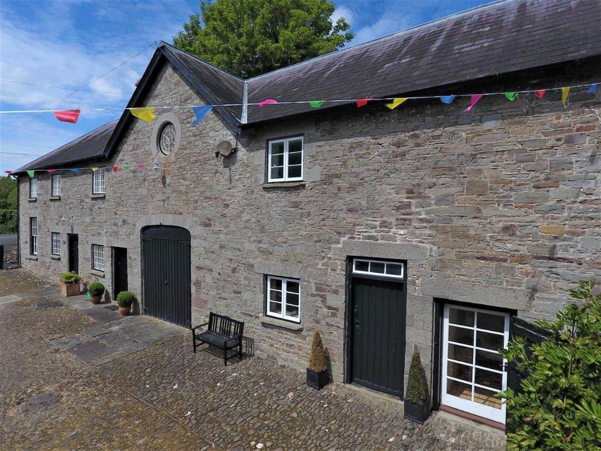 Glanhenwye Courtyard Cottages Glasbury エクステリア 写真