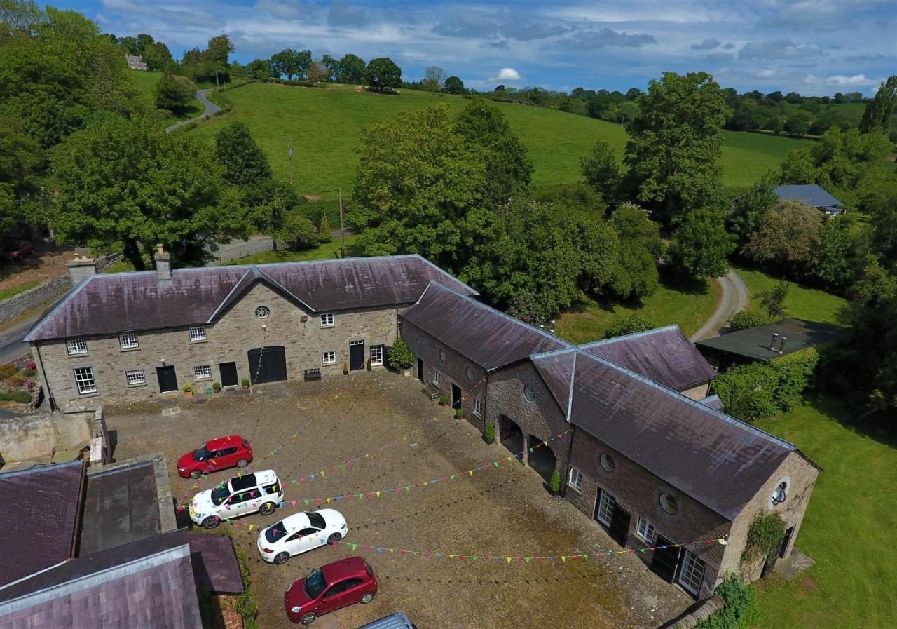 Glanhenwye Courtyard Cottages Glasbury エクステリア 写真