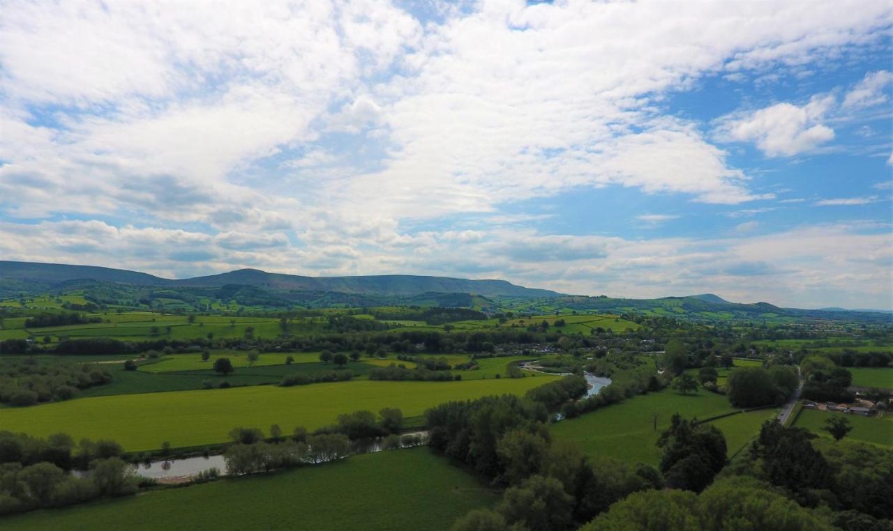 Glanhenwye Courtyard Cottages Glasbury エクステリア 写真
